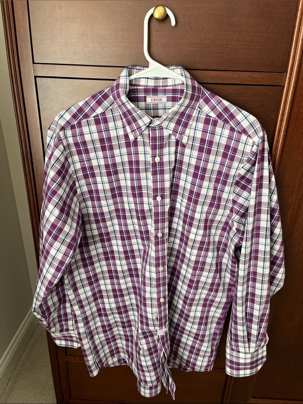 Izod Men's Purple and White Plaid Button-Up Shirt size 15-15.5, 32/33